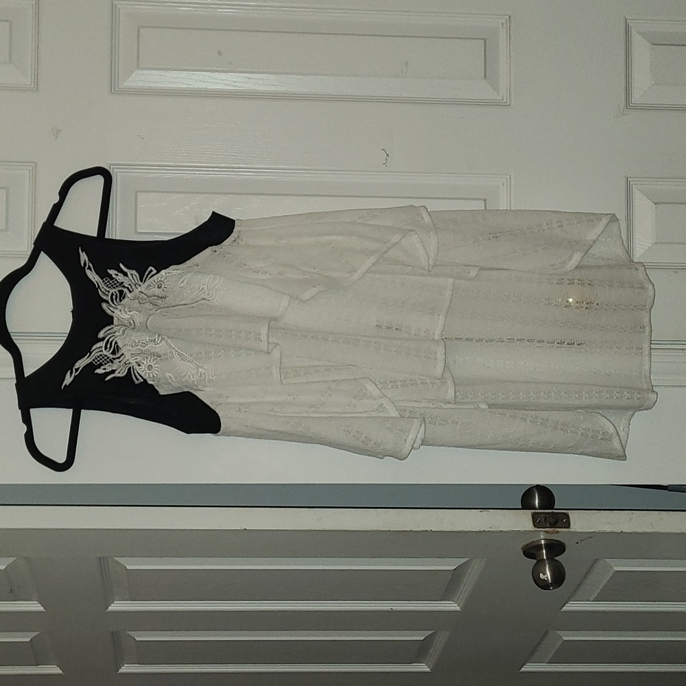 Free People high- low, black and white top